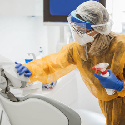 Premium 50GSM Low-linting Eco-Friendly Nonwoven Cleanroom Wipes for ISO Class 5 Environments